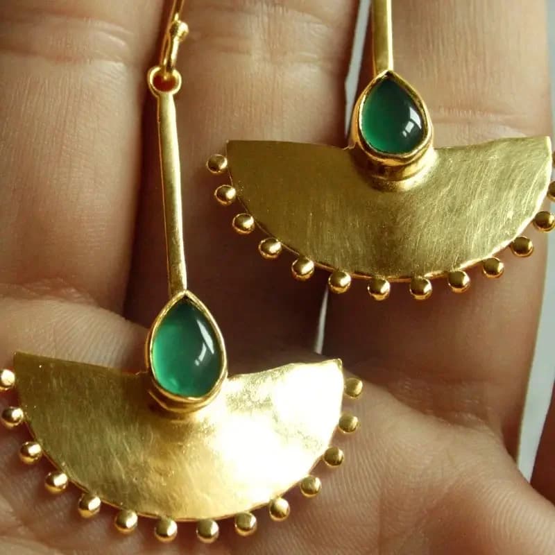 Bohemian Retro Style Water Drop Artificial Gem Hammered Fan Shaped Women Dangle Earrings Suitable For Vacation And Party