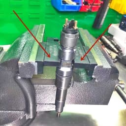 CRIN Diesel Common Rail Injector Fixture Clamp Magnetic Repair Tool for Vise