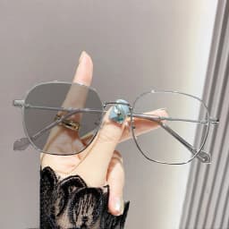 Photo-sensitive Intelligent Color-changing Glasses With Anti-blue Light Feature, Large Frame, Women's Nearsighted Glasses 9791