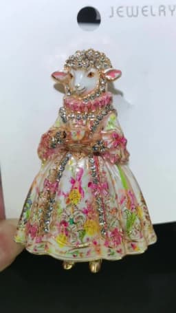 Wuli&baby Beautiful Sheep Lady Brooches For Women Unisex 4-color Elegant Rhinestone Ancient Dress Goat Party Brooch Pin Gifts