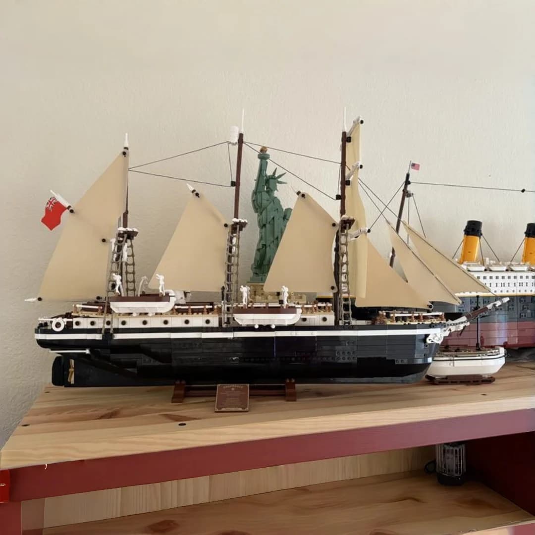 The Endurance Bricks Building Blocks Compatible 3011pcs Antarctic Expedition Ship Dispaly Model Birthday Gifts for Teenage Toys
