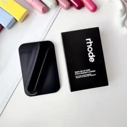 Hot‑Trend Lip Gloss Magnetic Back Design, Silicone Phone Back Holder, Stable Attachment for Simple Convenient Daily Use