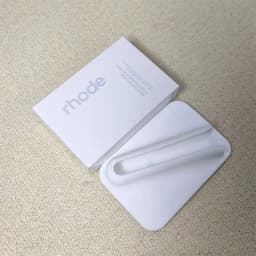 Hot‑Trend Lip Gloss Magnetic Back Design, Silicone Phone Back Holder, Stable Attachment for Simple Convenient Daily Use