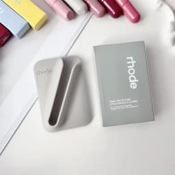 Hot‑Trend Lip Gloss Magnetic Back Design, Silicone Phone Back Holder, Stable Attachment for Simple Convenient Daily Use