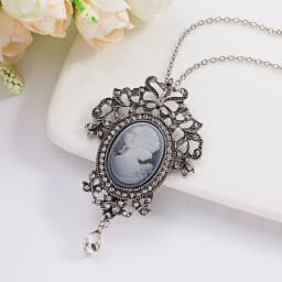 Vintage Cameo Beauty Portrait Pendant Necklace For Women Men Luxury Resin Lady Queen Flower Butterfly Long Sweater Chain Jewelry