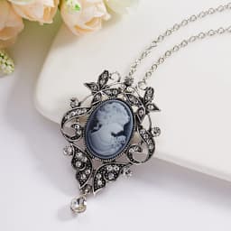 Vintage Cameo Beauty Portrait Pendant Necklace For Women Men Luxury Resin Lady Queen Flower Butterfly Long Sweater Chain Jewelry