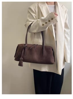 2027 Hot Sale Chic Tassel Design Women Armpit Shoulder Bag Caramel Coffee Color High-end Suede Cow Leather Women Handbag Winter