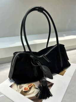 2027 Hot Sale Chic Tassel Design Women Armpit Shoulder Bag Caramel Coffee Color High-end Suede Cow Leather Women Handbag Winter