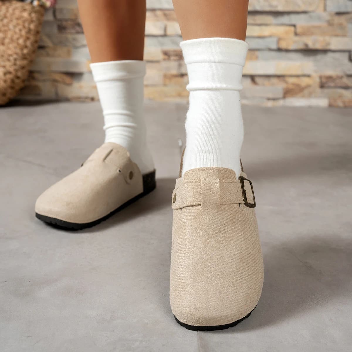Large Size Retro Belt Buckle Slippers Fashionable Thick Bottom Round Toe Rubber Sole Easy Wear Outdoor Slippers for Adults