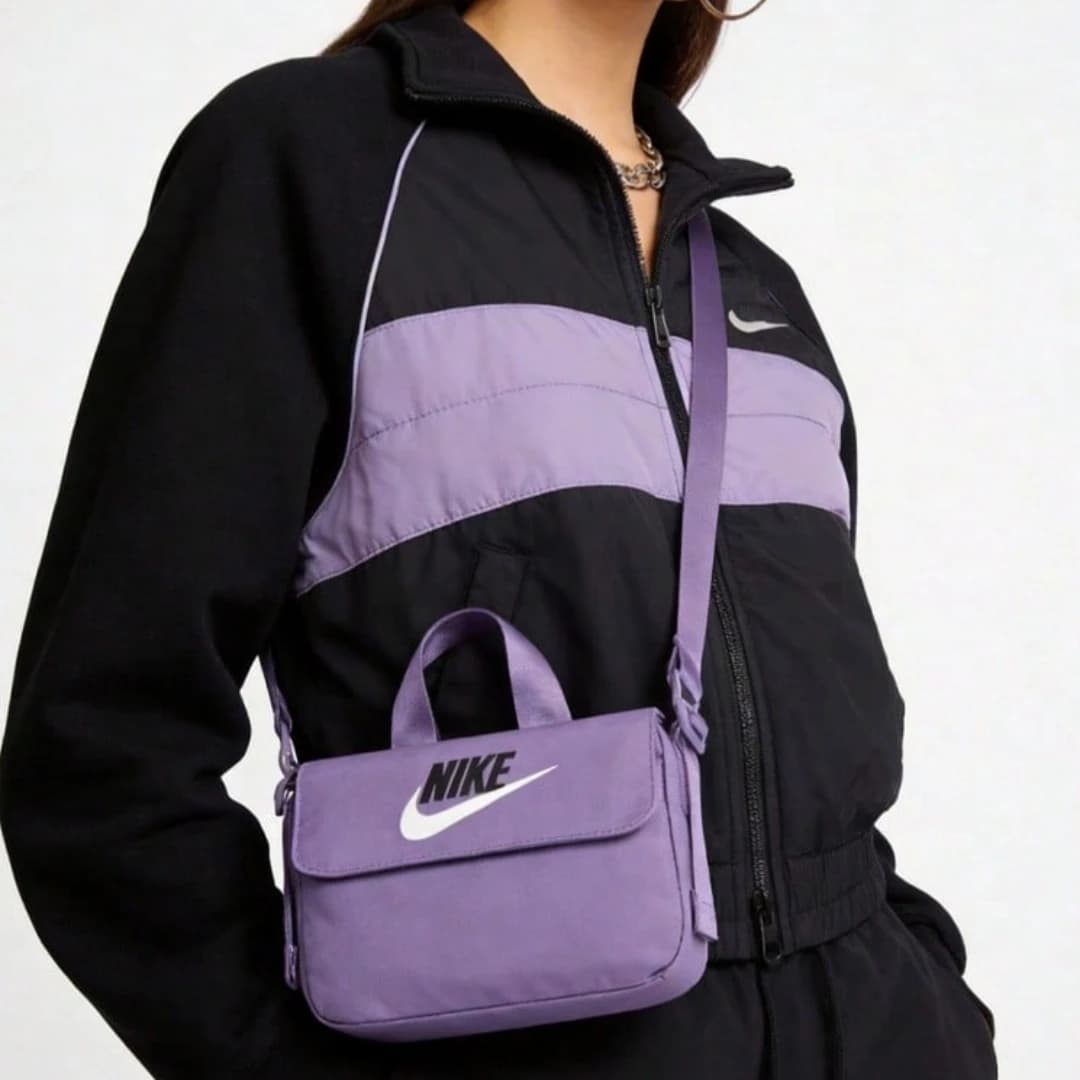 Nike Small Shoulder Bag with Adjustable Strap, Zipper Closure, Compact and Lightweight, Single Shoulder Crossbody Bag, Women's Model, Purple Fq5815-515