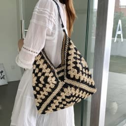 Popular Women's Woven Straw Shoulder Bag Medium Size Handbag with Handle for Beach Vacation Tote Large Capacity Beach Bags