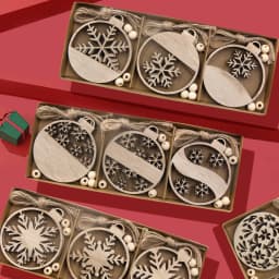 12PCS/Box Wooden Xmas Ball Pendant Hollowed Snowflake Hanging Ornaments for Noel Tree Decorations DIY Gifts Wrapping Supplies