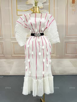 2026 New Waist and Thin Loose Women's Clothing Eugen Yarn Miyake Temperament Pleated Three-dimensional Flower Dress