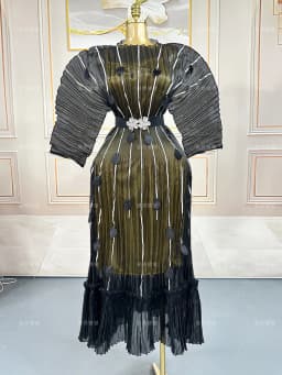 2026 New Waist and Thin Loose Women's Clothing Eugen Yarn Miyake Temperament Pleated Three-dimensional Flower Dress