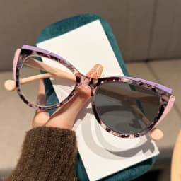 Fashion Cat Eye Photochromic Presbyopia Glasses for Women Comfortable Large Frame Reading Glasses with Plus Diopters