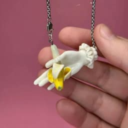 Funny Banana Pendant Necklace Resin Hand-Sculpted Banana Necklace Cute Lifelike Fruit Necklace Jewelry Creative Gift