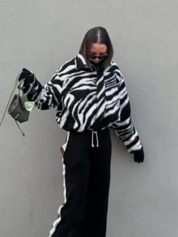 Women Zebra Print Faux Fur Jacket Lapel Collar Fluffy Long Sleeve Cropped Coat  Autumn Warm Winter Casual Chic Street Top 2026