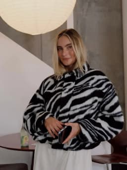 Women Zebra Print Faux Fur Jacket Lapel Collar Fluffy Long Sleeve Cropped Coat  Autumn Warm Winter Casual Chic Street Top 2026