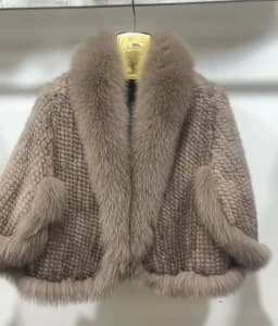 Ms.MinShu Women's Shawl Sleeveless Hand Woven Natural Mink Cape With Fox Fur Collar Trim
