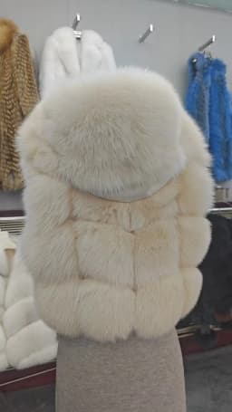 Women's Hooded Fox Fur Vest Coat Short 2025 Fur Outerwear Fashionable And Elegant