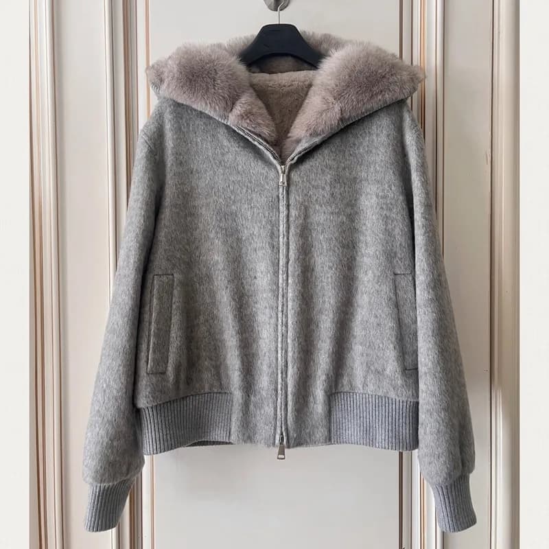 2026 Women's Cashmere Fur Coat Fox Otter Rabbit Fur Outerwear Elegant Warmth Fashionable Winter Coat