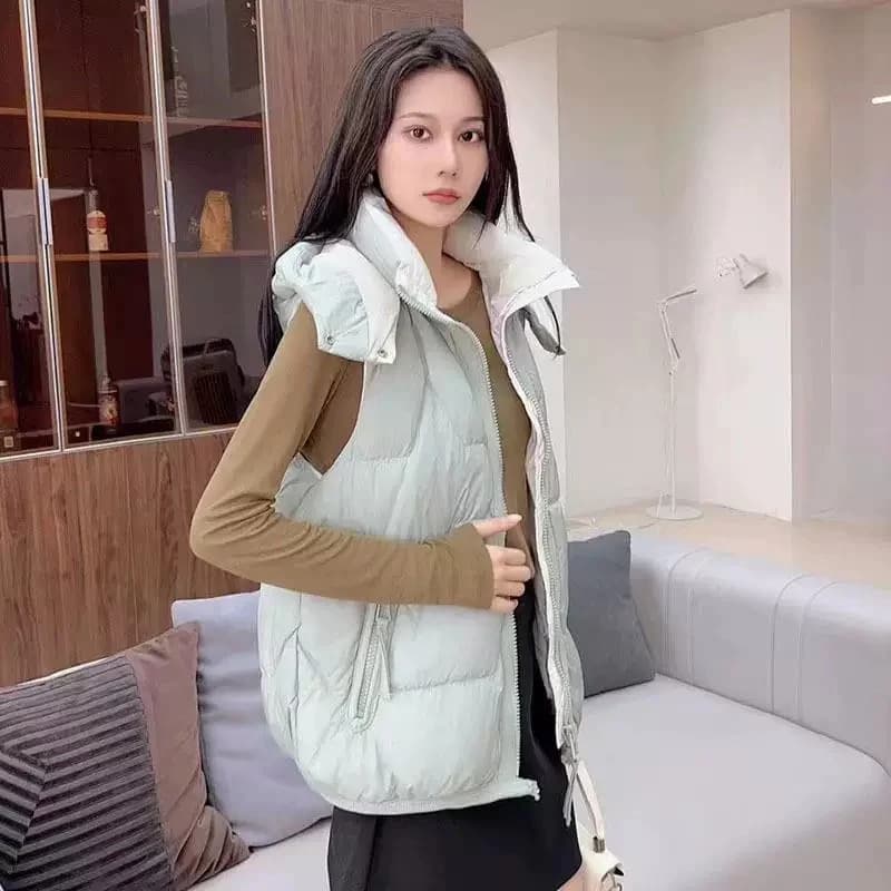 Winter Women Hooded Down Waistcoat Light Thin White Duck Down Vest Coat Ladies Warm Sleeveless Puffer Jacket Parkas Short Tank