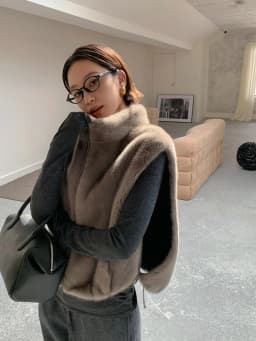 Faux Mink Fur Women Coat Removable Hoode Zipper Up Short Sleeves Winter Fall Faux Fur Jacket