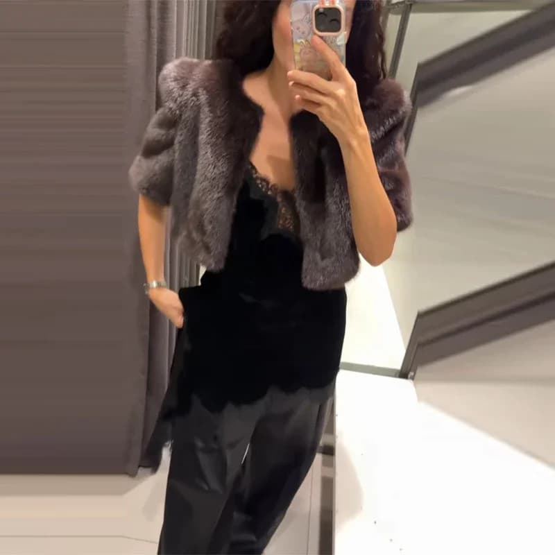 Luxury Solid High Waist Faux Fur Coat Women Elegant Half Sleeve Round Neck Regular Shoulder Thicken Jacket New Female Party Wear