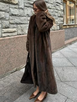 Women Color Block Faux Fur Long Coat Broad Shoulder Open Front Plush Jacket Two‑tone Luxury Winter Warm Streetwear Outerwear New