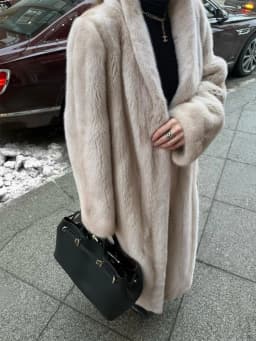 Women Color Block Faux Fur Long Coat Broad Shoulder Open Front Plush Jacket Two‑tone Luxury Winter Warm Streetwear Outerwear New