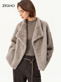 ZIQIAO Women 2026 Winter New Faux Fur Shearling Jacket Fashion Embossed Craft Warm Fuzzy Outerwear Coat for Ladies Daily Wear