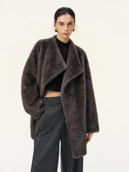 ZIQIAO Women 2026 Winter New Faux Fur Shearling Jacket Fashion Embossed Craft Warm Fuzzy Outerwear Coat for Ladies Daily Wear