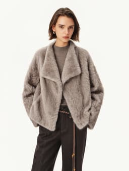 ZIQIAO Women 2026 Winter New Faux Fur Shearling Jacket Fashion Embossed Craft Warm Fuzzy Outerwear Coat for Ladies Daily Wear
