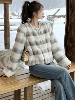 SMTHMA Faux Fur Coat Women Jacket Luxury Diamond O-Neck Coat Women Winter Soft Jacket Thick Warm Furry Fur Outwear Faux Fur Coat