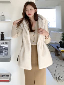 Women's Autumn Winter Korean Style Hooded Sleeveless Faux Fur Vest Outwear Lady Elegant Faux Mink Hair Slim Waist Vest Jacket