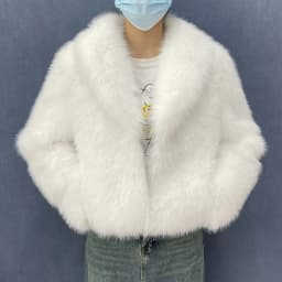 Women's Winter Fur Coat round Neck Design Fox Large Lapel Short Top Elegant Warmth for Cold Weather