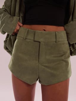 Simple, casual, versatile, solid-color shorts