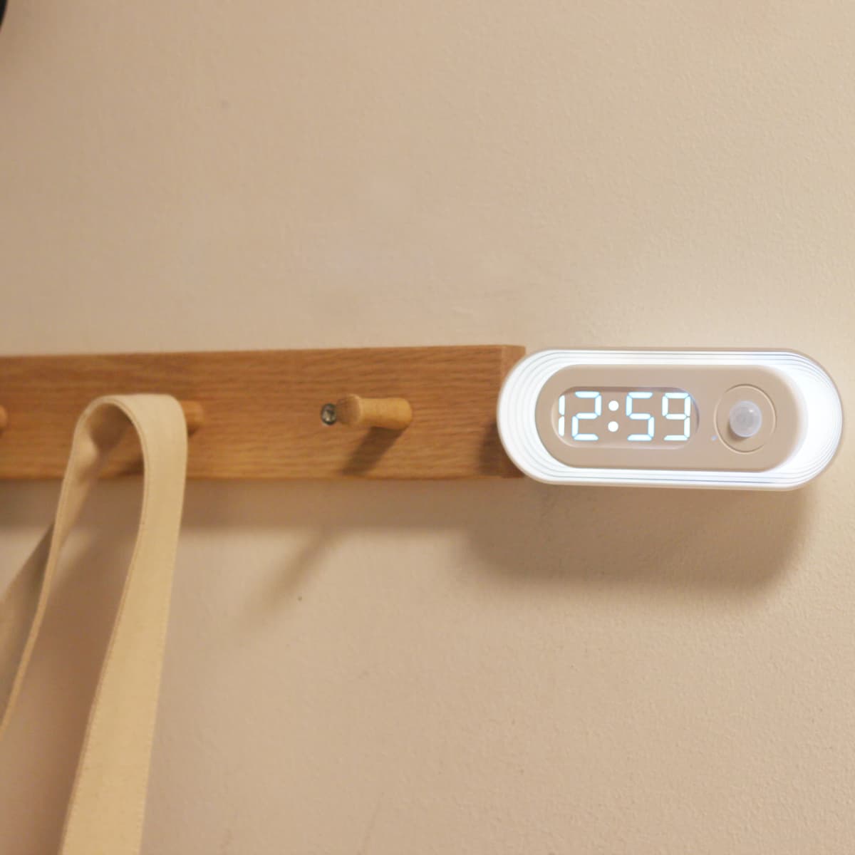 Motion Sensor Night Light With Digital Clock Rechargeable Night Lamp Desk LED Magnetic Wall Mount for Cabinet Staircase Bathroom