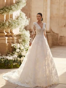 Luxury 2026 Wedding Dresses A Line Women Sexy Appliques Bridal Gowns Lace Sweep Train Formal V Neck Vestidos De Novia Customized