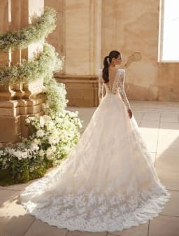 Luxury 2026 Wedding Dresses A Line Women Sexy Appliques Bridal Gowns Lace Sweep Train Formal V Neck Vestidos De Novia Customized