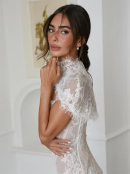 Kyoto Customized White Floral Lace Corset Wedding Dress Detachable High‑Neck Cape Vestidos De Noche Floor-Length Robe De Mariée
