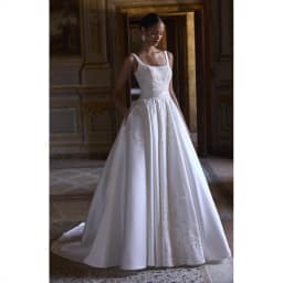 New Arrival Satin Wedding Dress Customized Sleeveless Square Neck Appliqued Beaded A Line Sweep Train Robe De Mariage Bride Gown