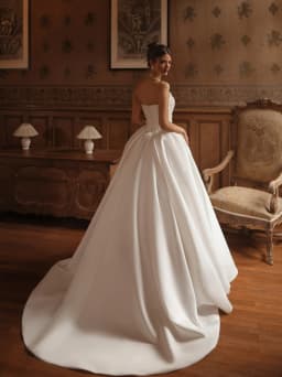 Elegant Pearls Strapless Wedding Dress Delicate Princess Women Buttons Back Bride Dresses Court Train Ball Gown Customized