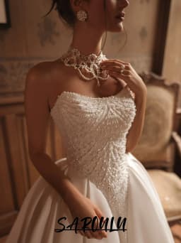Elegant Pearls Strapless Wedding Dress Delicate Princess Women Buttons Back Bride Dresses Court Train Ball Gown Customized