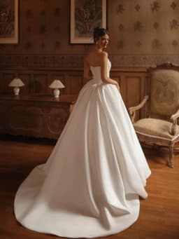 Luxury Pearls Strapless Satin Wedding Dresses Princess Women Buttons Back A-line Bridal Gown Court Train Customized Robe