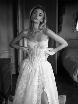 Kyoto Customized White Strapless Neck Wedding Dress Sleeveless Tulle Side High Split vestidos de noche A-Line robe de mariée