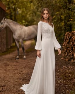 Customized Elegant White Chiffon Wedding Dress with O-Neck Long Sleeves Sexy Court Train Backless Special Occasion Gowns