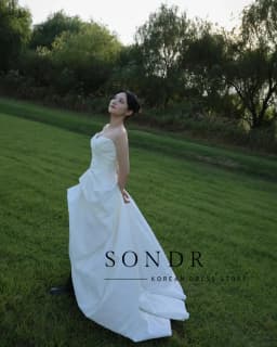 Sondr Grassland Theme Korean Wedding Dresses Photo Shoot Customized Strapless Elegant Self-Wedding Gown for Bride 2026