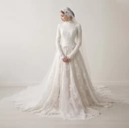 Modest Lace Wedding Dresses with High Collar Long Sleeve A-Line Sweep Train Bride Dress Bridal Gown vestidos de novia Customized