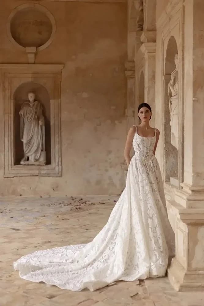 Customized Lace Wedding Dresses Spaghetti Straps Women Robe Sleeveless Bridal Gown Square Collar Vestidos Vestido De Novia